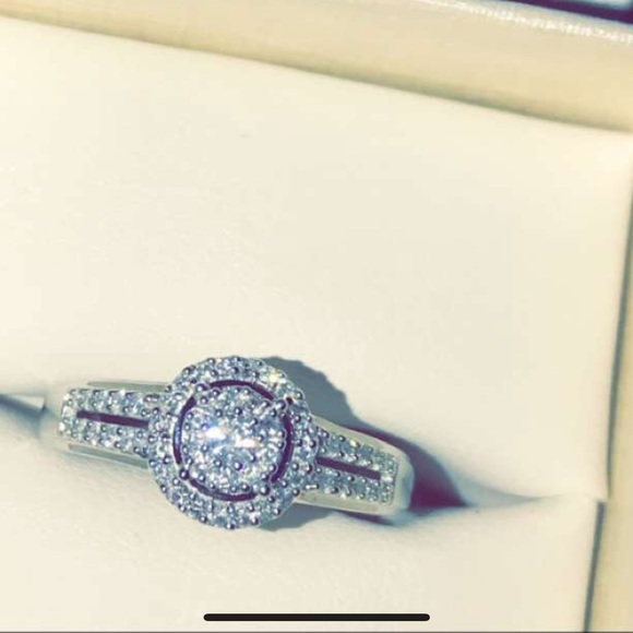 Round Frame Diamond Cluster True Promise Ring - Picture 2 of 3